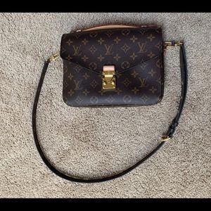 Louis vuitton pouchette metis